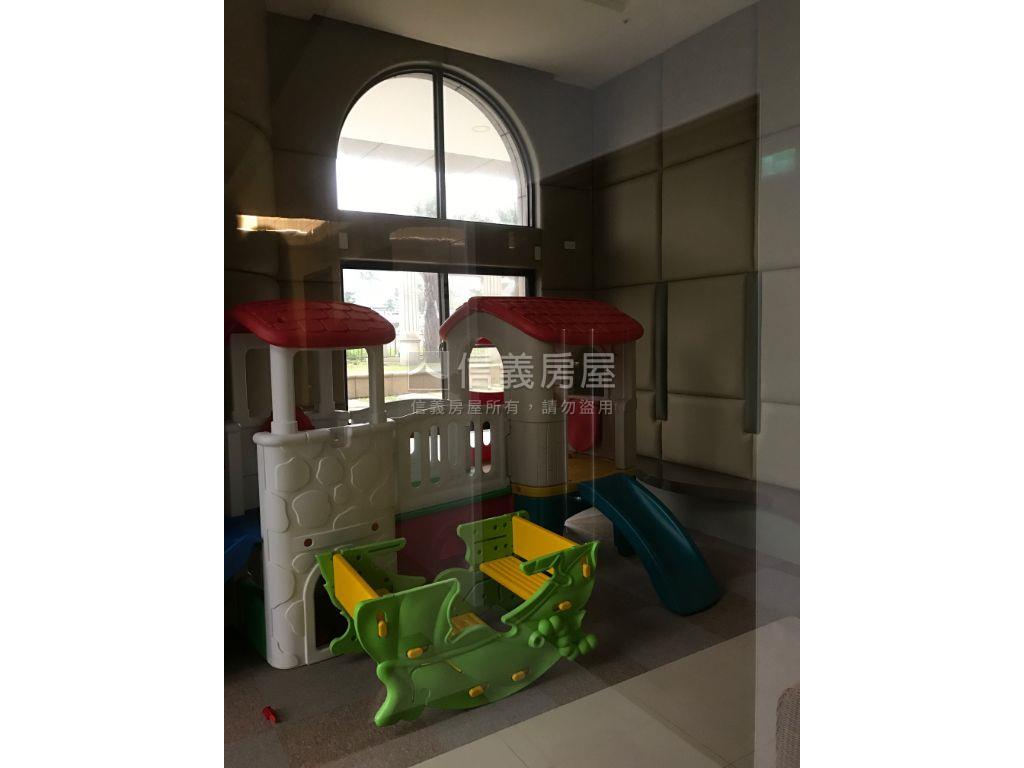 ★新月明亮三房帶租約出售房屋室內格局與周邊環境