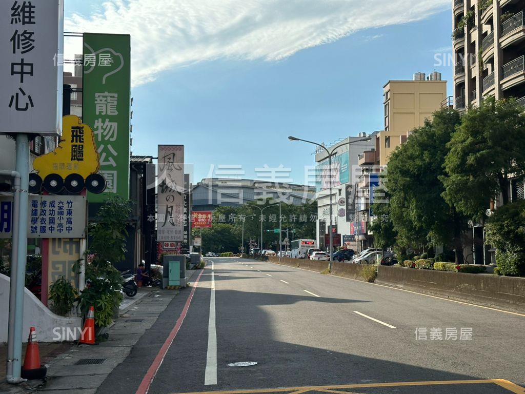 月光流域三房美屋誠意出售房屋室內格局與周邊環境