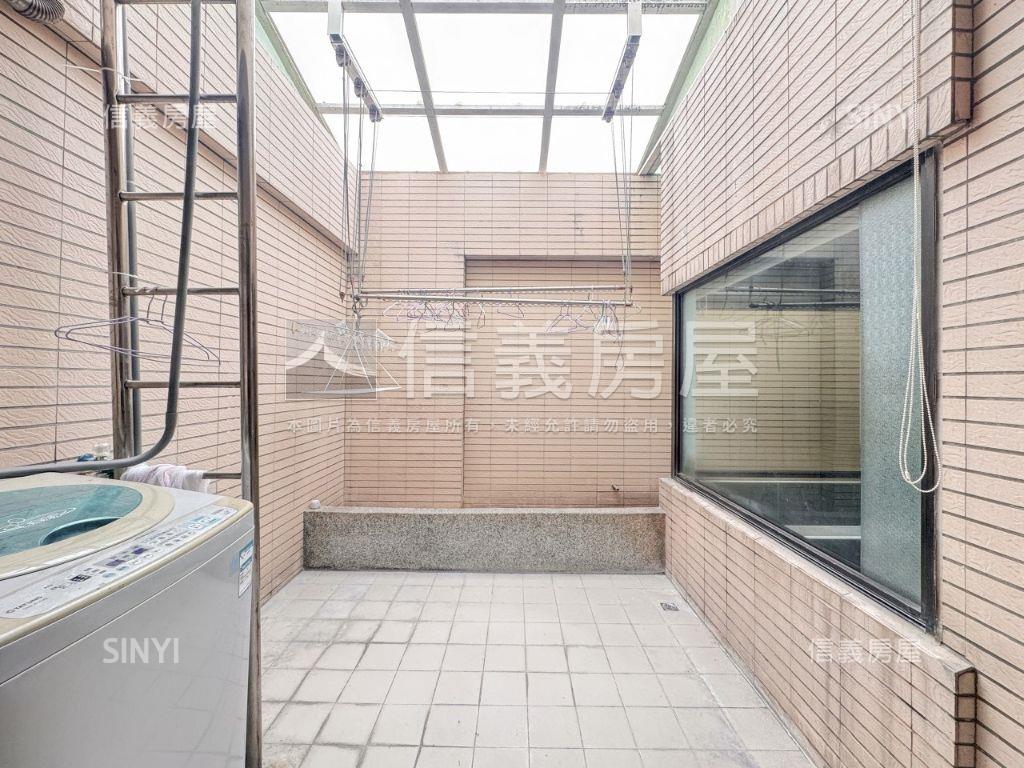 月光流域三房美屋誠意出售房屋室內格局與周邊環境