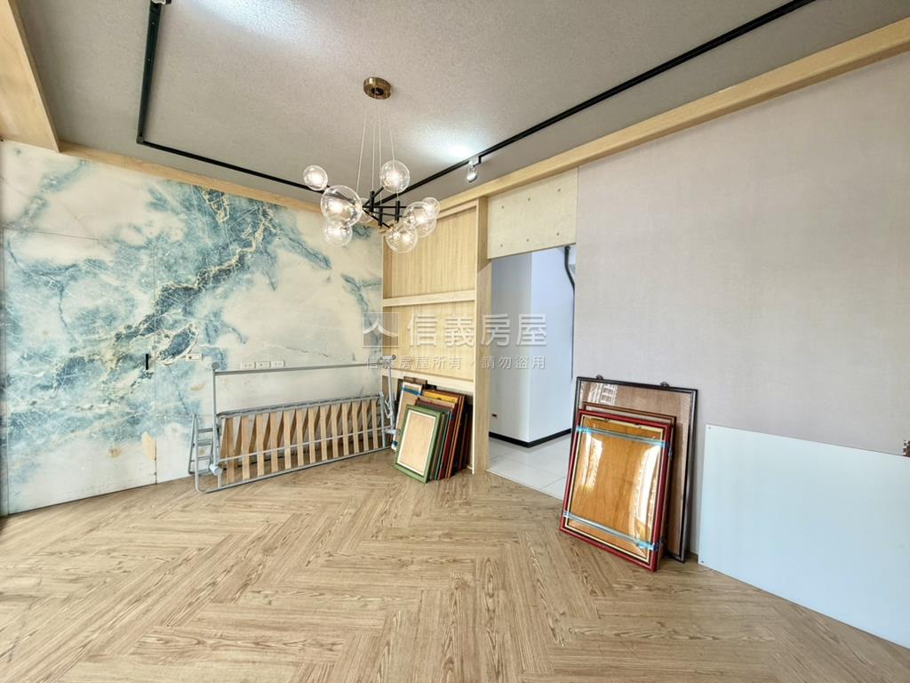 鳳鳴重劃區菁英薈Ⅱ美店面房屋室內格局與周邊環境
