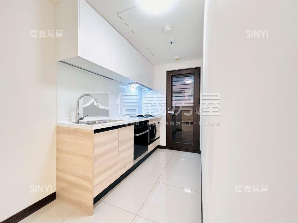 新画峰２房２衛車位房屋室內格局與周邊環境