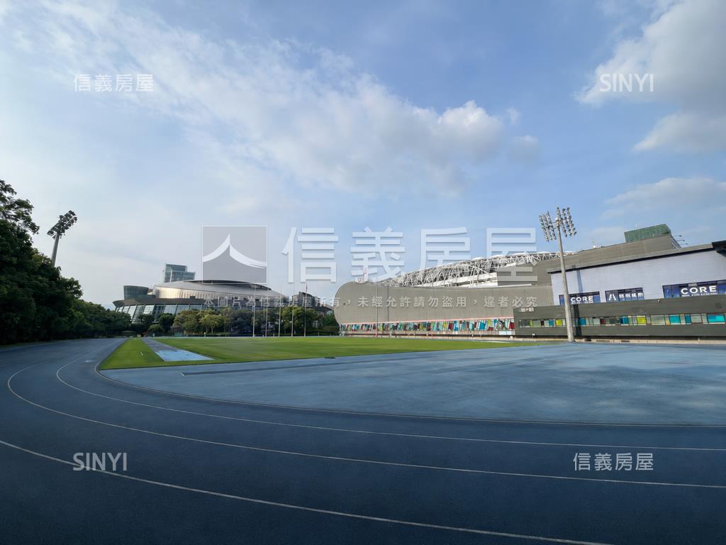 雙敦電梯四房附車位房屋室內格局與周邊環境