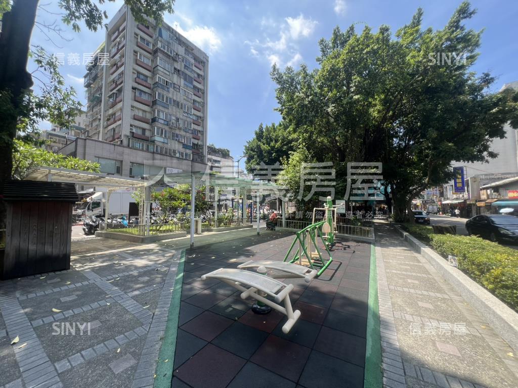 雙敦電梯四房附車位房屋室內格局與周邊環境