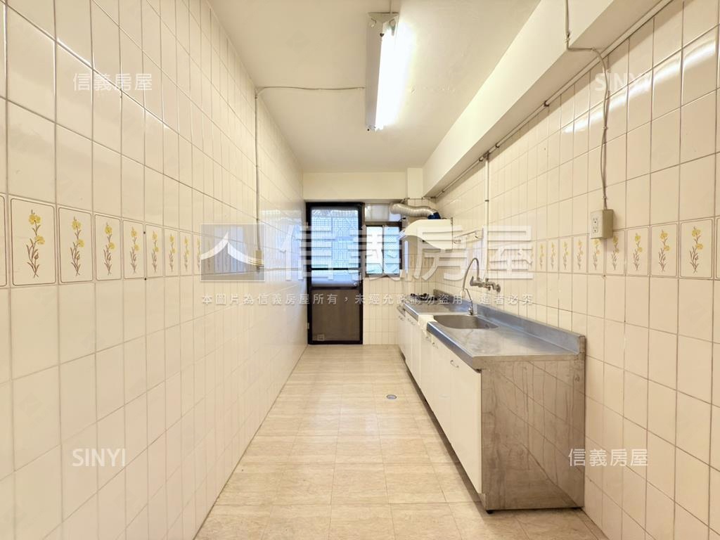 面校園大安捷運華廈房屋室內格局與周邊環境