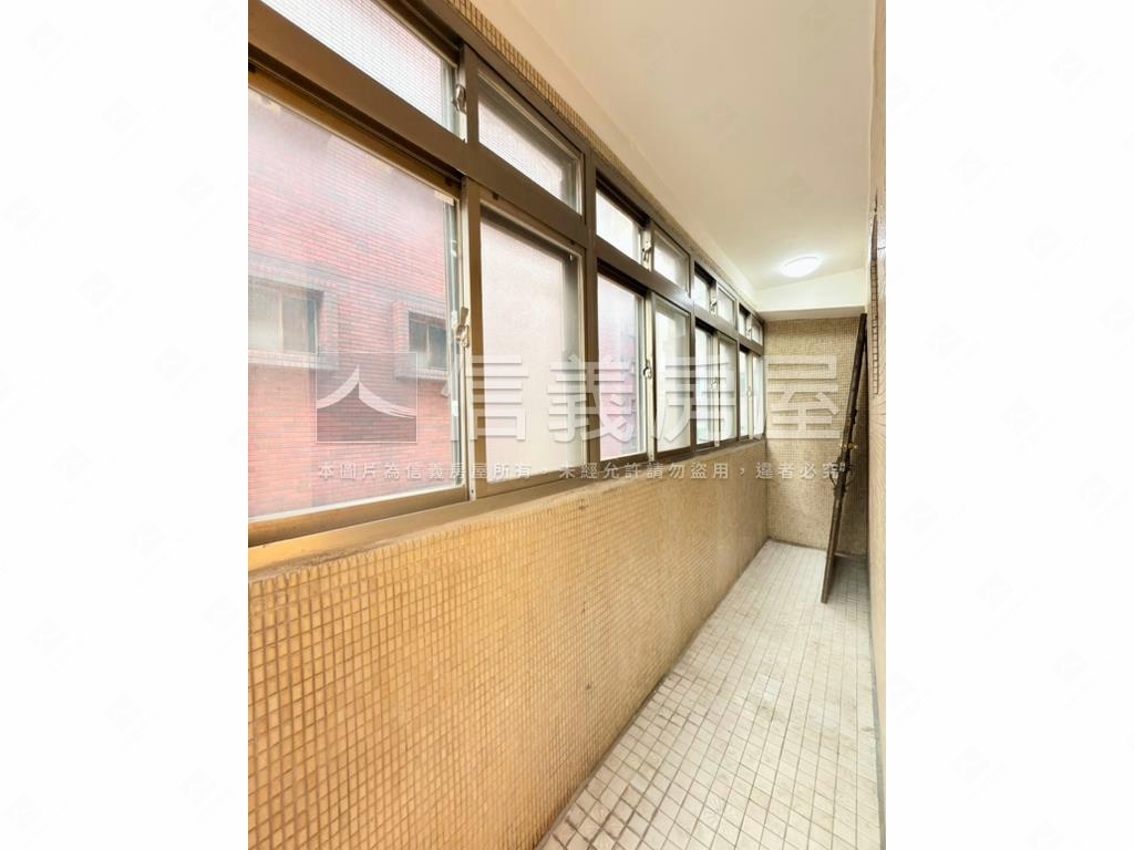 面校園大安捷運華廈房屋室內格局與周邊環境