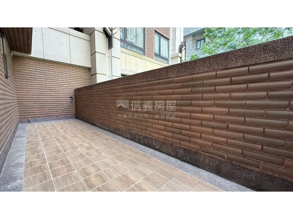 ＴｈｅＱｕｅｅｎ挑高美屋房屋室內格局與周邊環境
