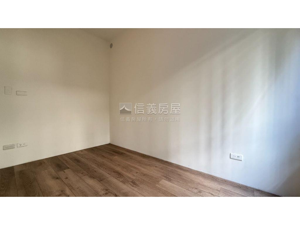 ＴｈｅＱｕｅｅｎ挑高美屋房屋室內格局與周邊環境