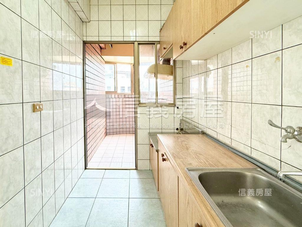 漢口商圈大三房平面車位房屋室內格局與周邊環境