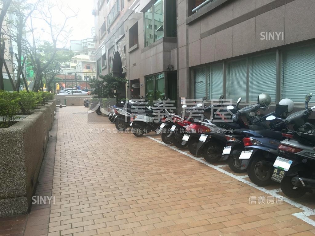 光榮世家電梯三房房屋室內格局與周邊環境