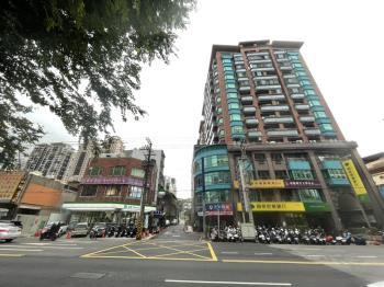 近園區電梯三房