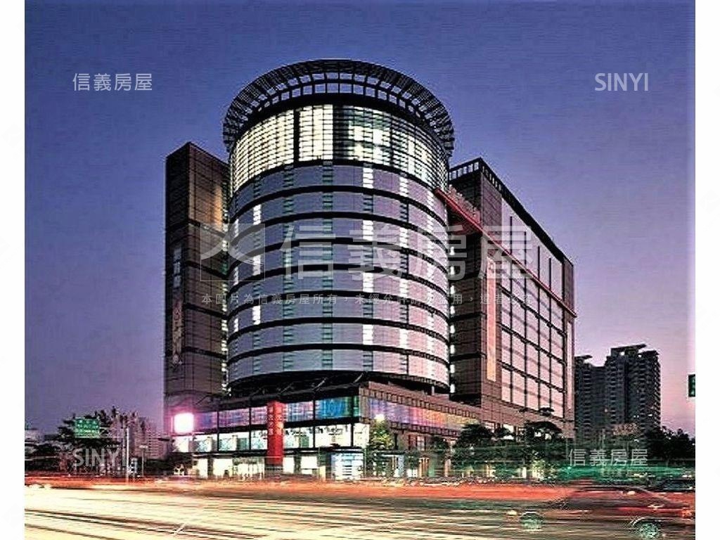 燙金七期正市政路透天店面房屋室內格局與周邊環境