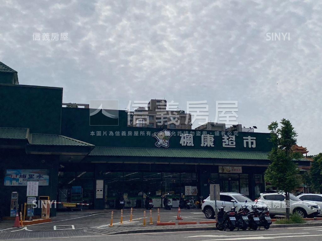 燙金七期正市政路透天店面房屋室內格局與周邊環境