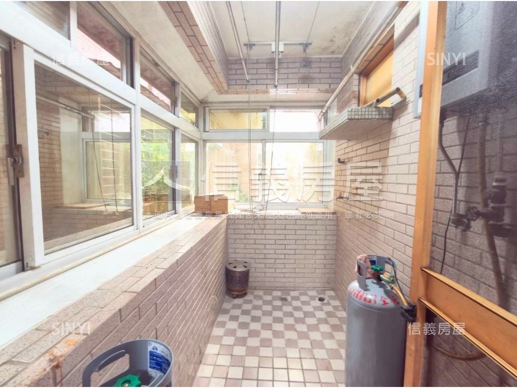 新店精美三房房屋室內格局與周邊環境