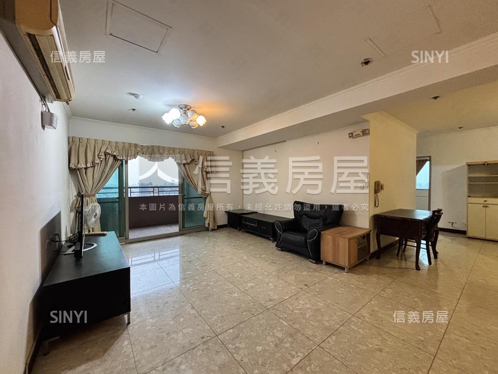 摩天高雄‧亮四房平車房屋室內格局與周邊環境