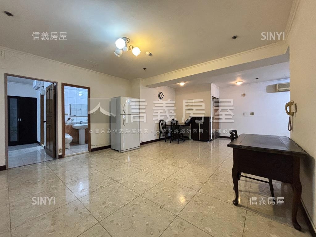 摩天高雄‧亮四房平車房屋室內格局與周邊環境