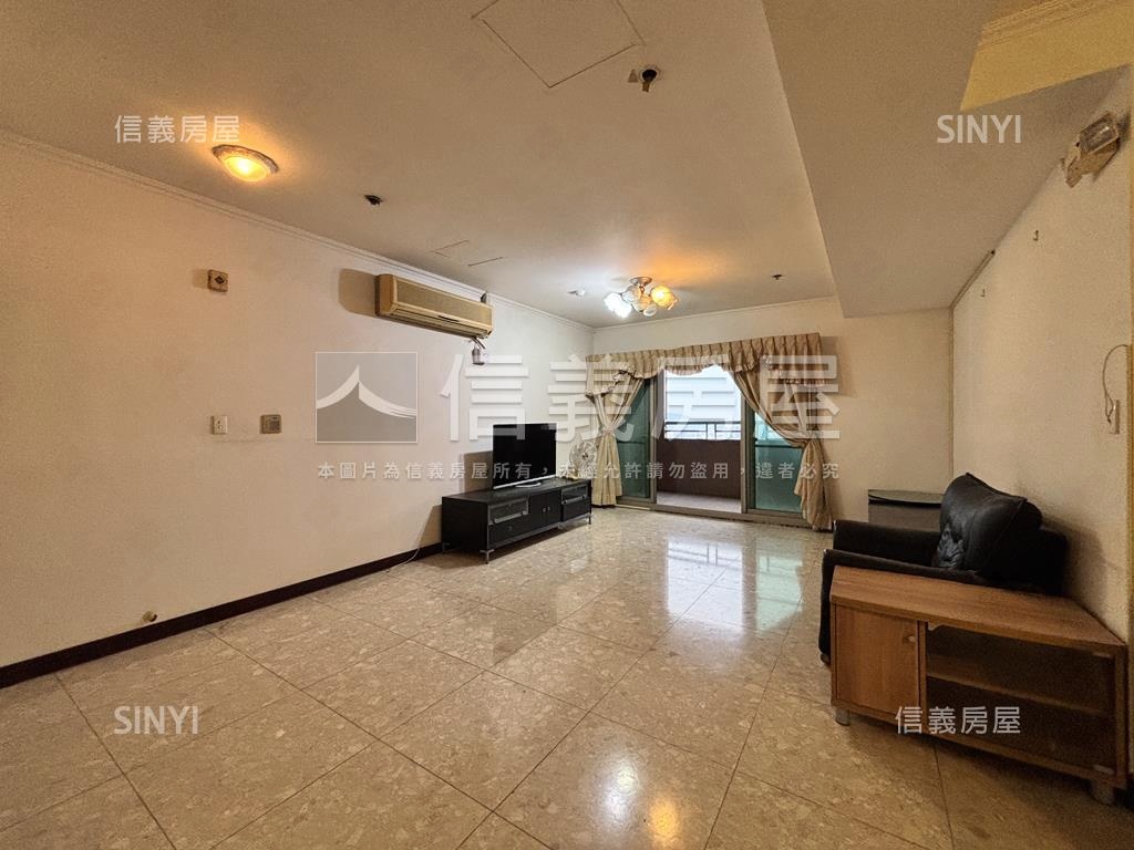 摩天高雄‧亮四房平車房屋室內格局與周邊環境