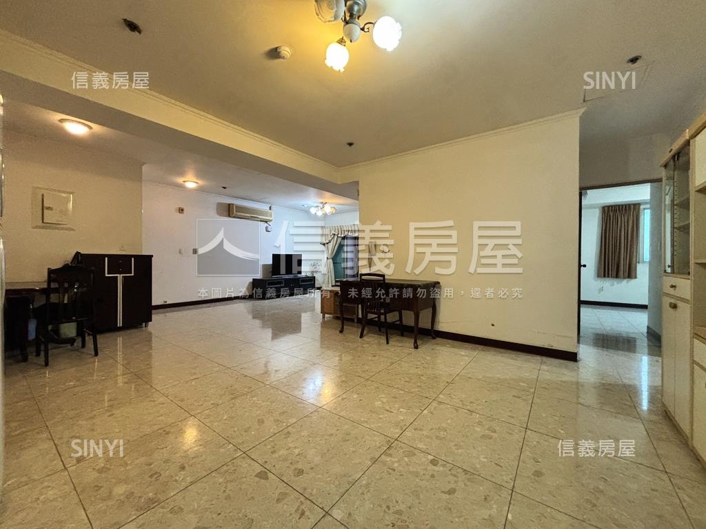 摩天高雄‧亮四房平車房屋室內格局與周邊環境