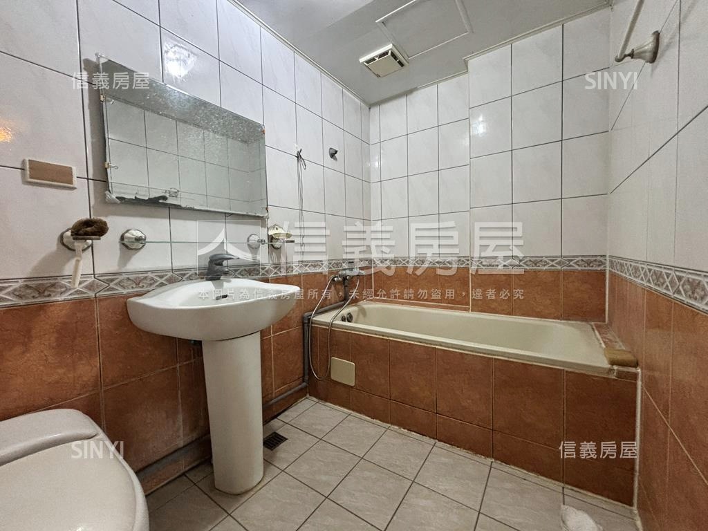 摩天高雄‧亮四房平車房屋室內格局與周邊環境