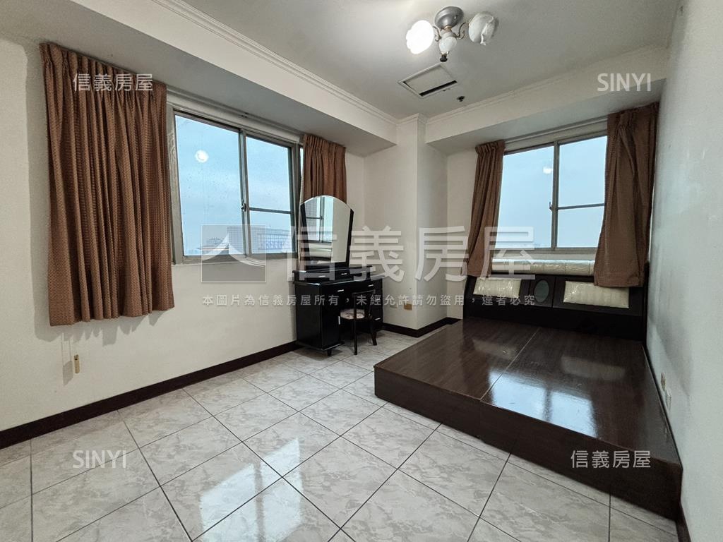 摩天高雄‧亮四房平車房屋室內格局與周邊環境