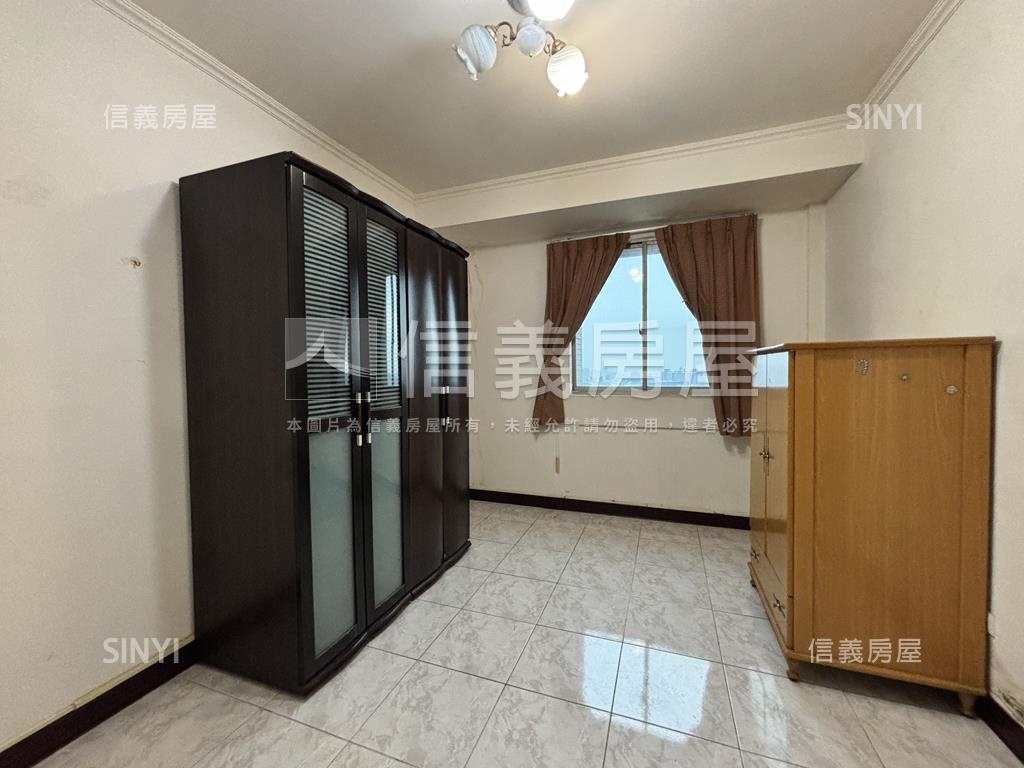 摩天高雄‧亮四房平車房屋室內格局與周邊環境