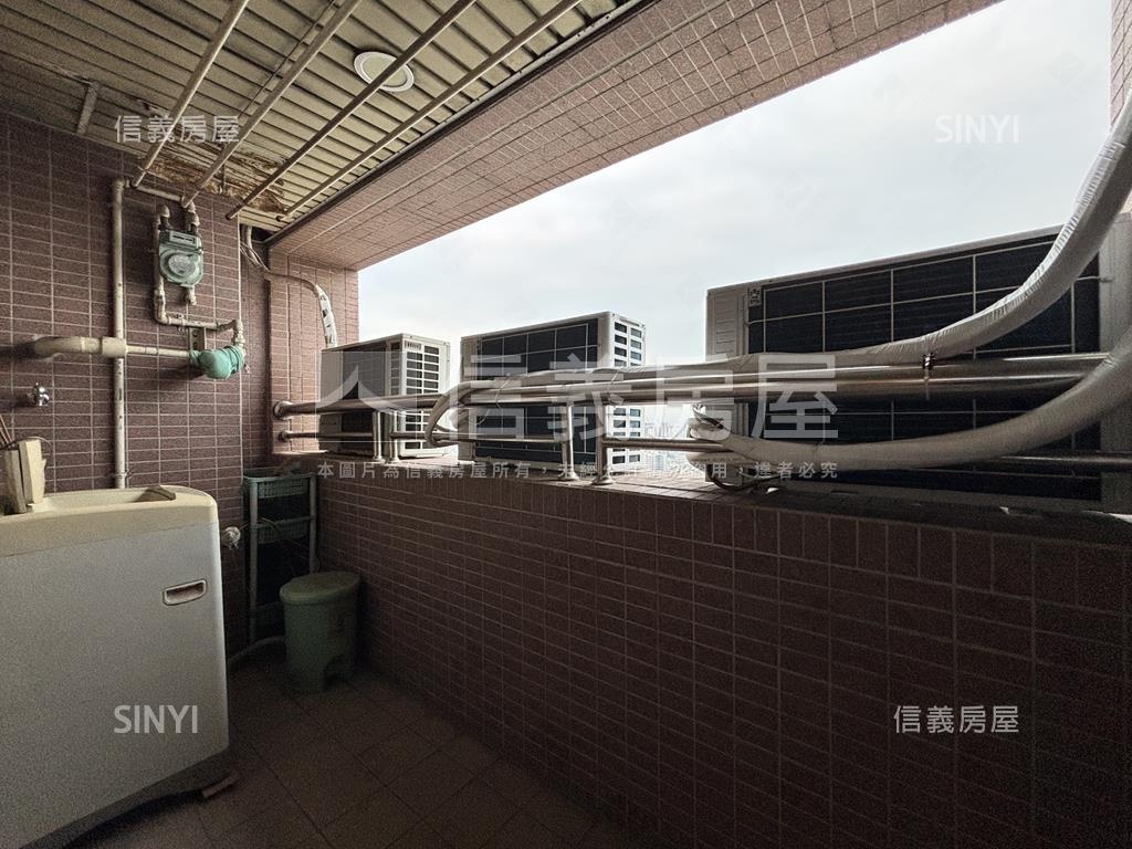 摩天高雄‧亮四房平車房屋室內格局與周邊環境