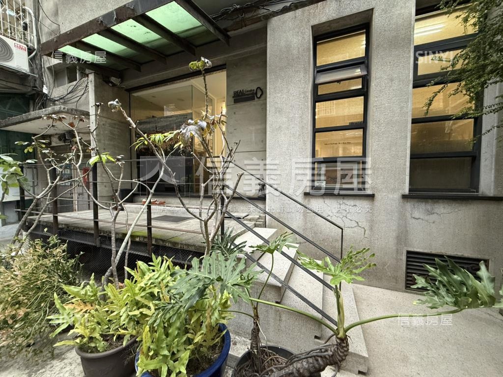 亞灣近捷運公寓一樓房屋室內格局與周邊環境