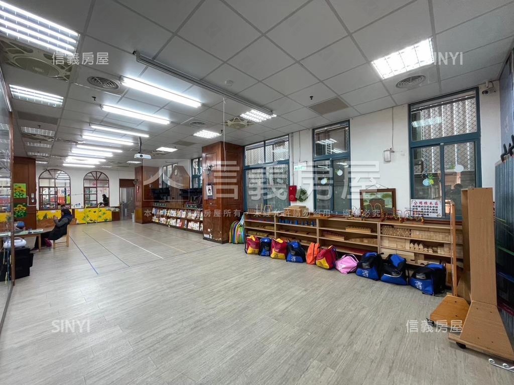近家樂福巴黎富邑幼兒園房屋室內格局與周邊環境