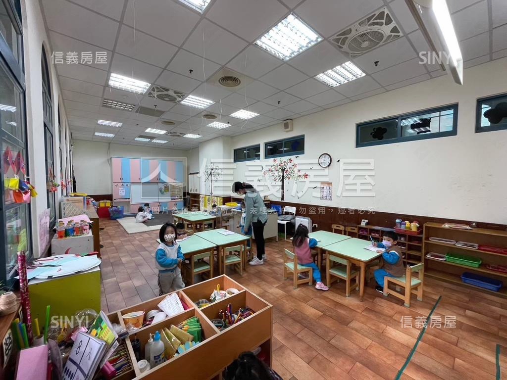 近家樂福巴黎富邑幼兒園房屋室內格局與周邊環境