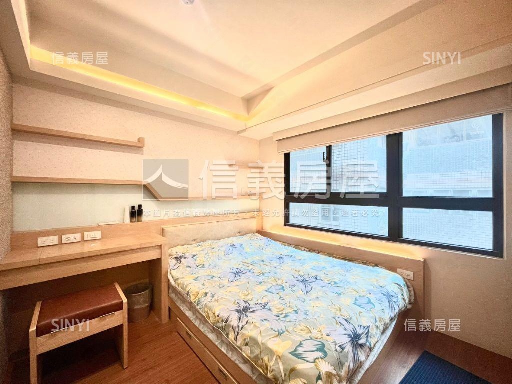 左營輕屋齡兩房車位房屋室內格局與周邊環境