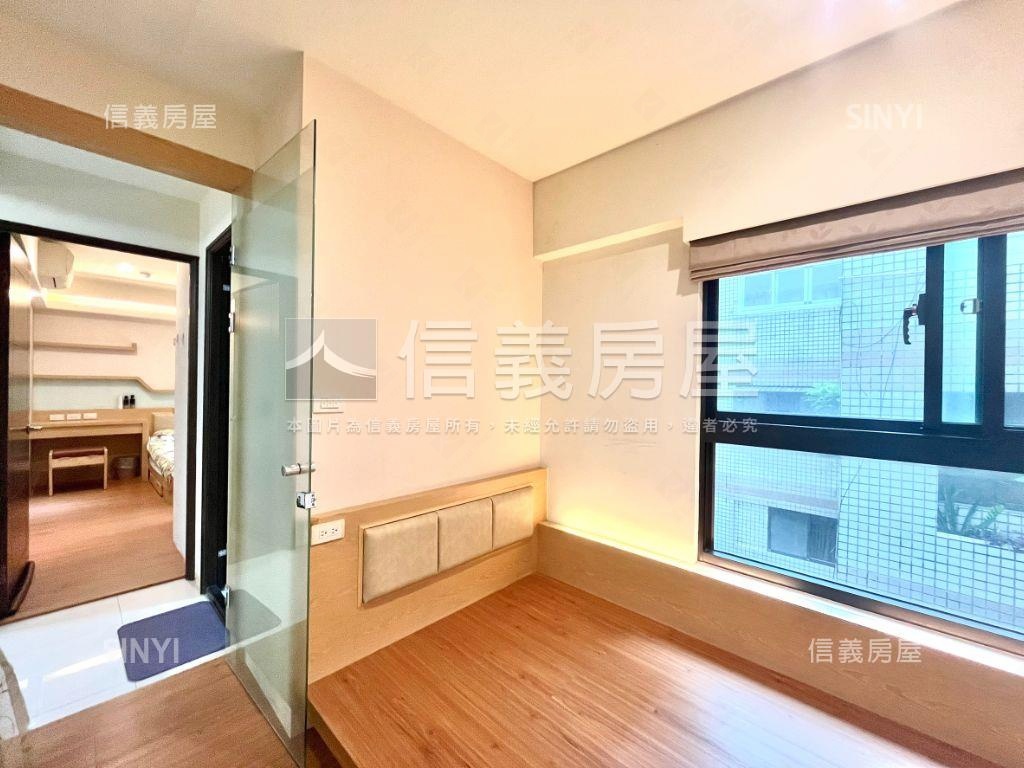 左營輕屋齡兩房車位房屋室內格局與周邊環境