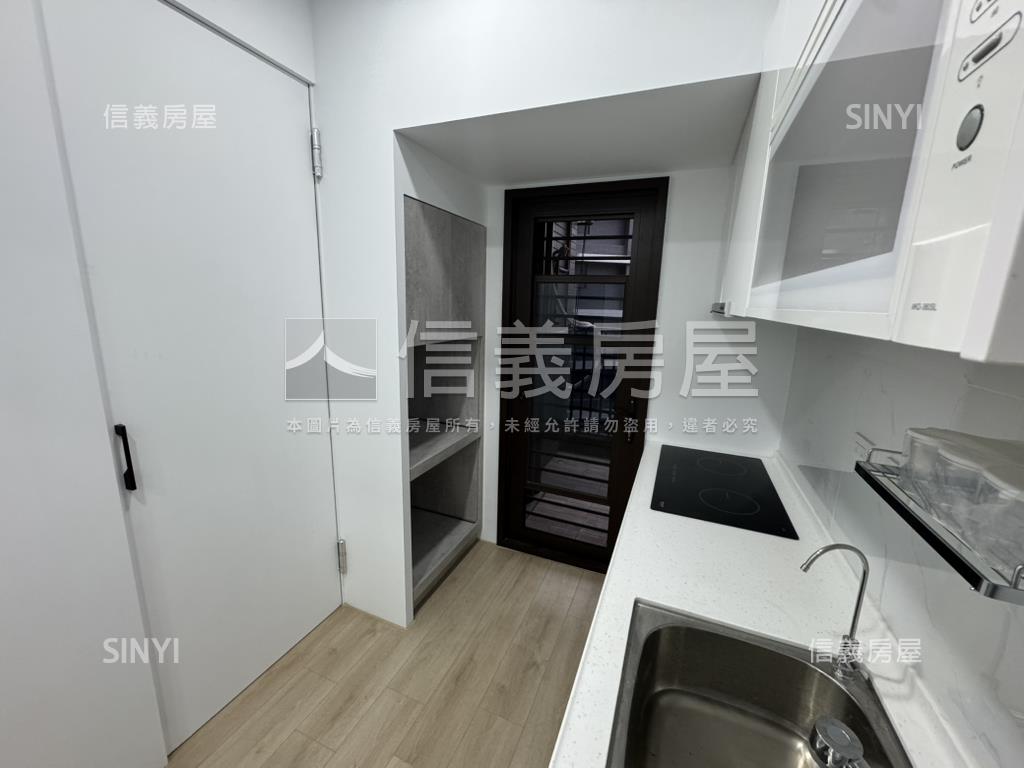 芬蘭極光美麗房屋室內格局與周邊環境