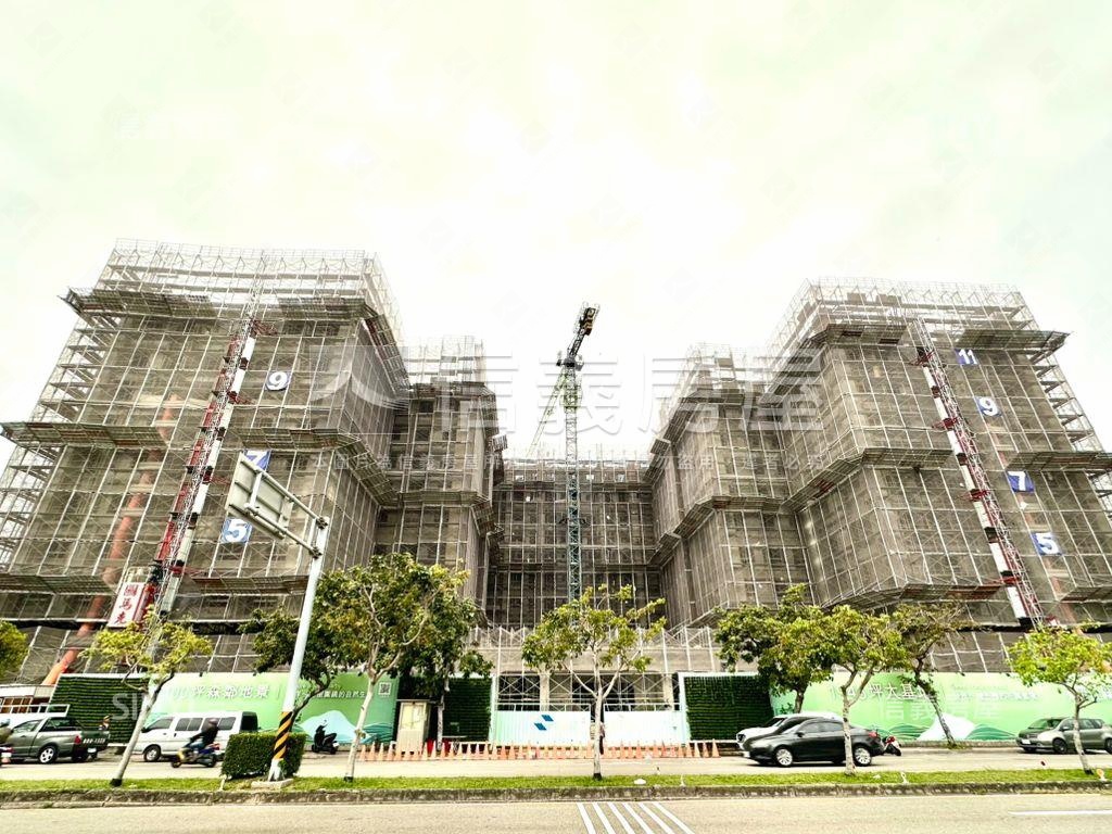 新業微丘森鄰Ｑ棟二房平車房屋室內格局與周邊環境