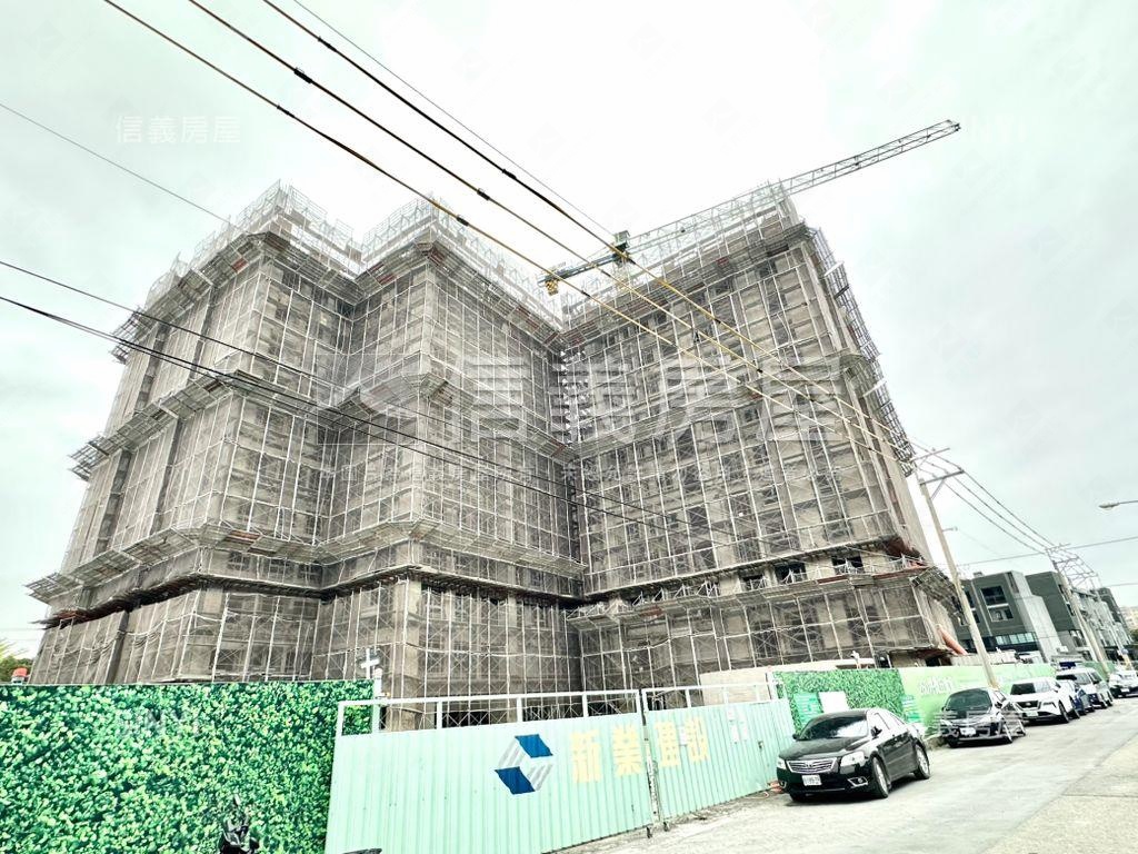 新業微丘森鄰Ｑ棟二房平車房屋室內格局與周邊環境