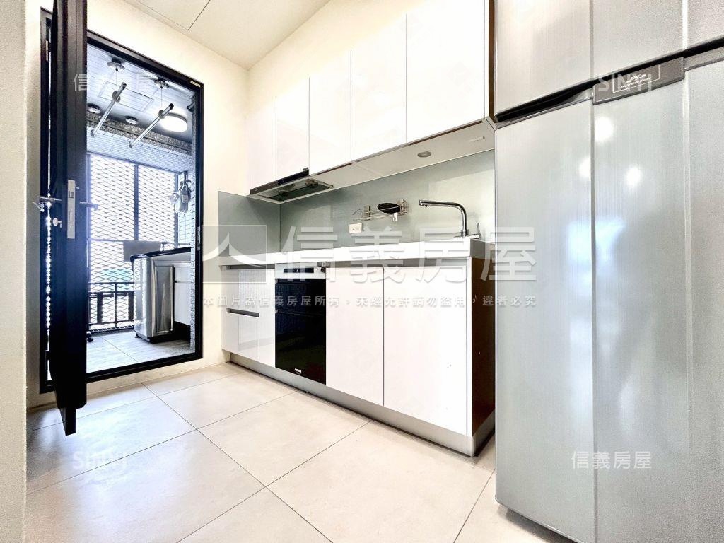 文心１號高樓大兩房車位房屋室內格局與周邊環境