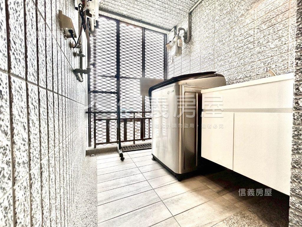 文心１號高樓大兩房車位房屋室內格局與周邊環境