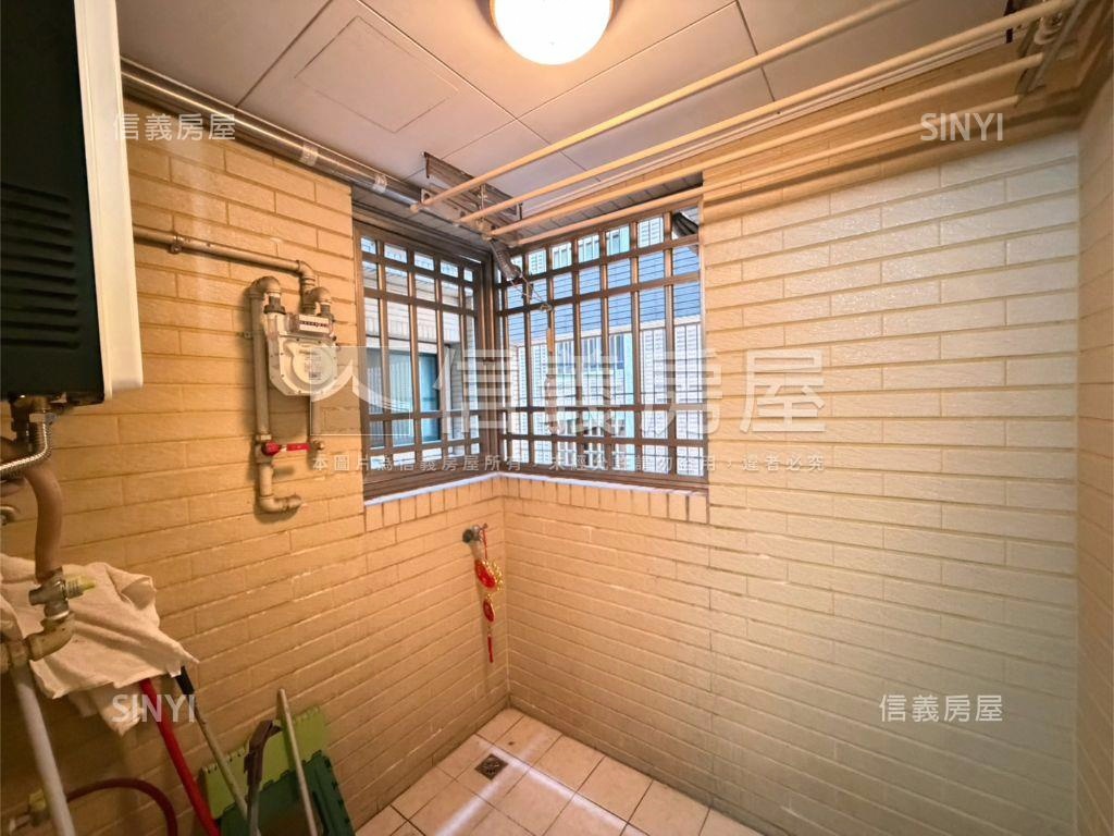 近藝文雙衛浴開窗２房１室房屋室內格局與周邊環境