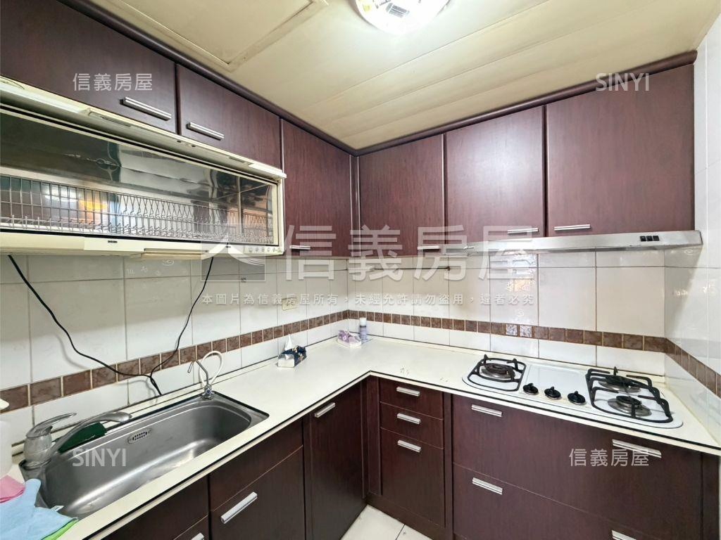 近藝文雙衛浴開窗２房１室房屋室內格局與周邊環境