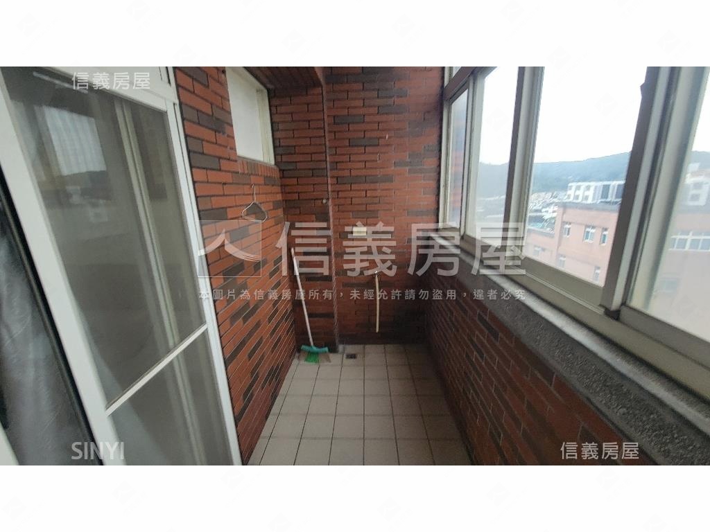 區公所佳鎮景觀四房車位房屋室內格局與周邊環境