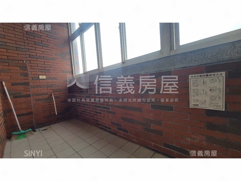 區公所佳鎮景觀四房車位房屋室內格局與周邊環境