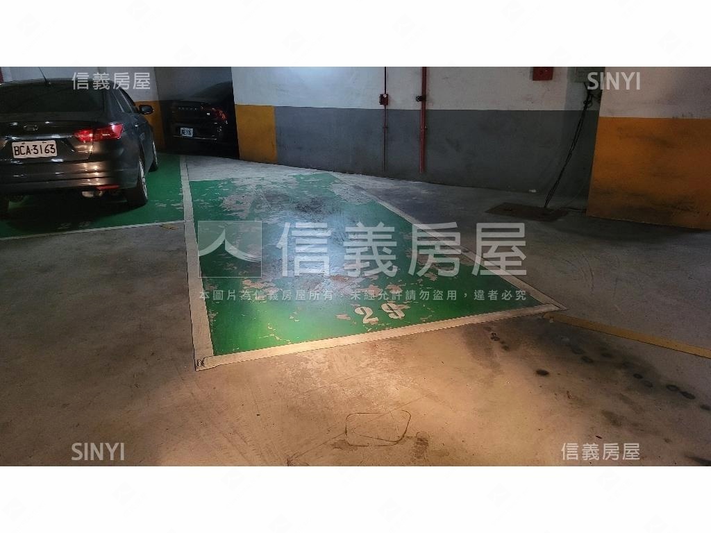區公所佳鎮景觀四房車位房屋室內格局與周邊環境