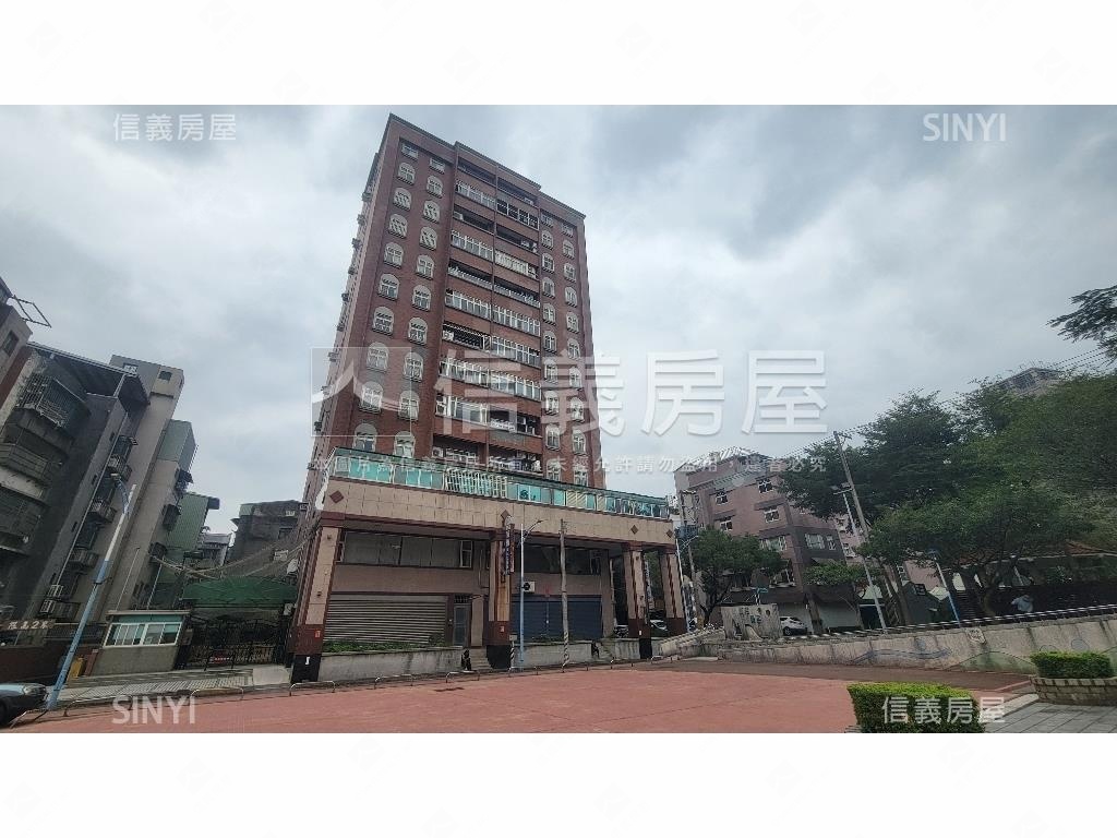 區公所佳鎮景觀四房車位房屋室內格局與周邊環境