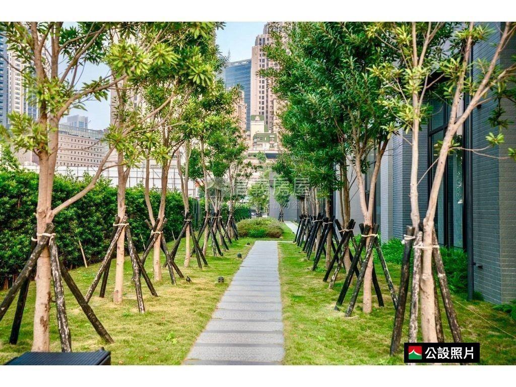 文華匯次頂樓朝南三面採光房屋室內格局與周邊環境