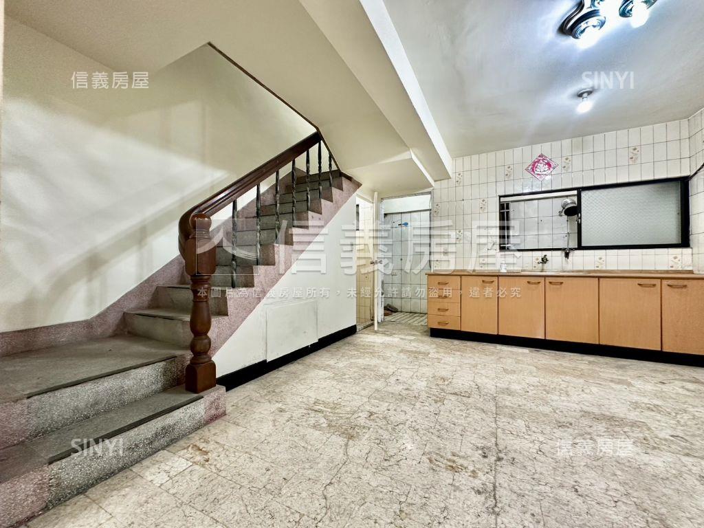 正太原路上透天店面房屋室內格局與周邊環境