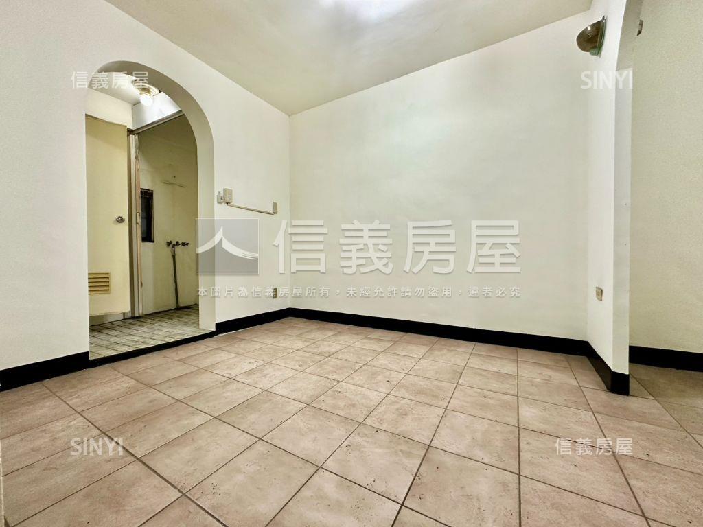 正太原路上透天店面房屋室內格局與周邊環境