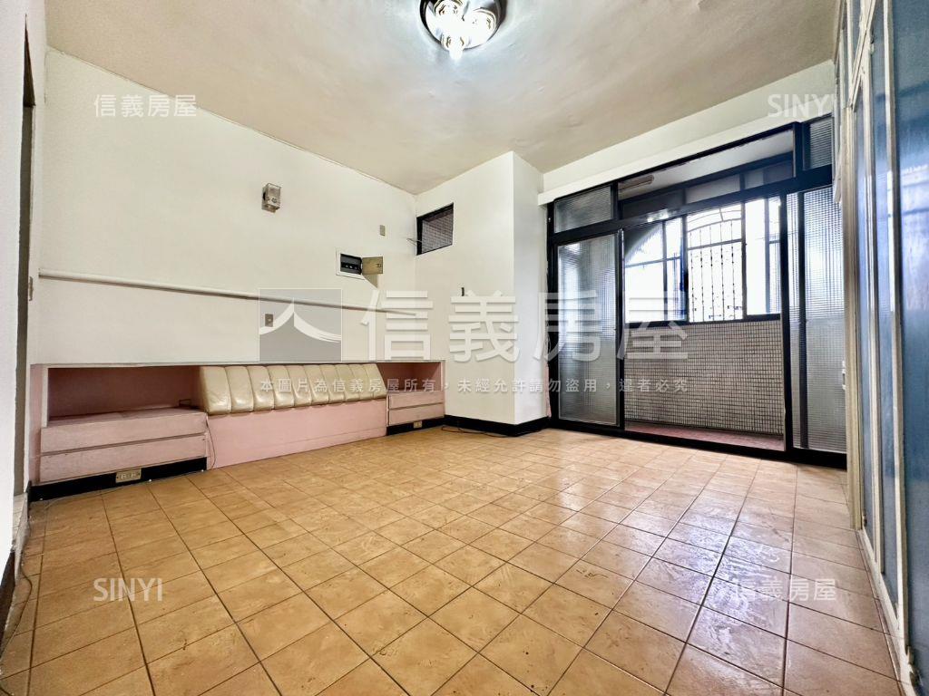 正太原路上透天店面房屋室內格局與周邊環境