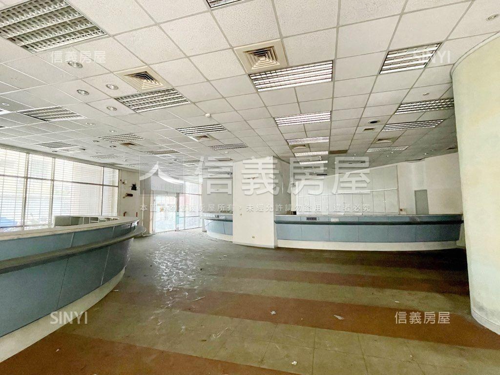 正中華東路☆三角窗店面房屋室內格局與周邊環境