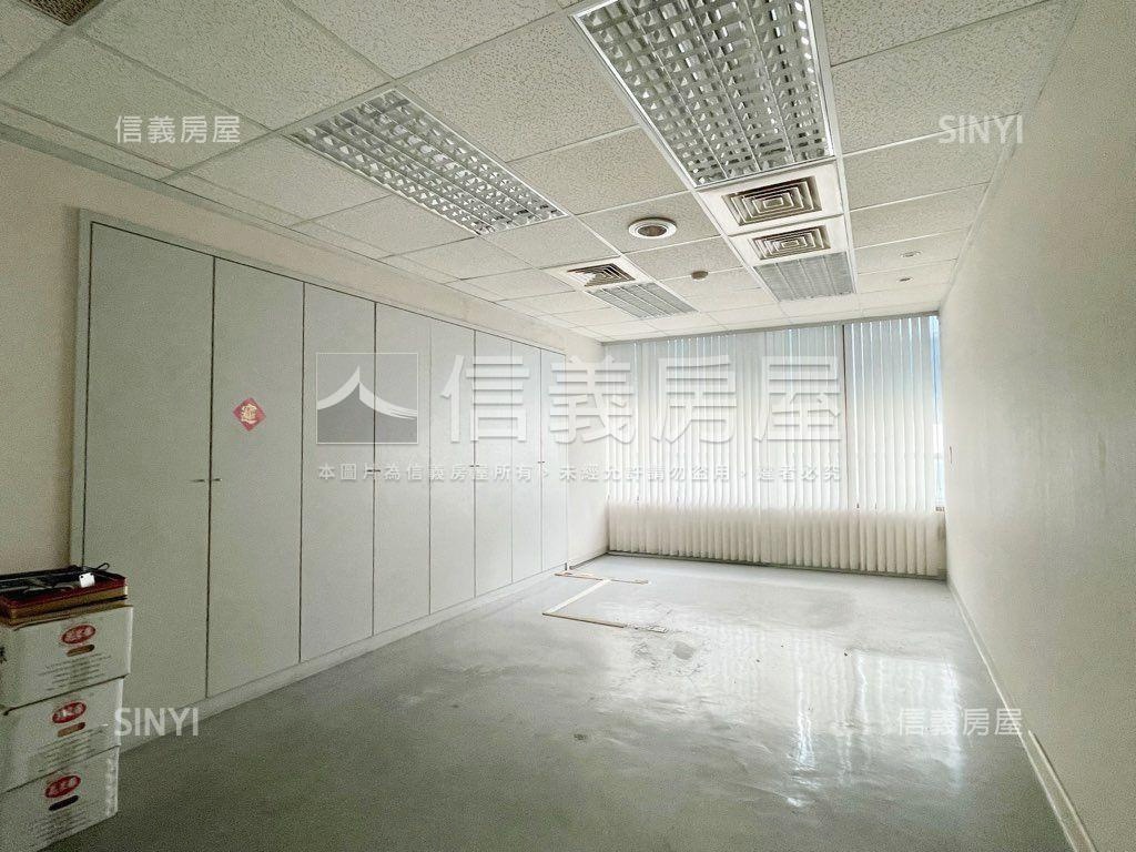 正中華東路☆三角窗店面房屋室內格局與周邊環境