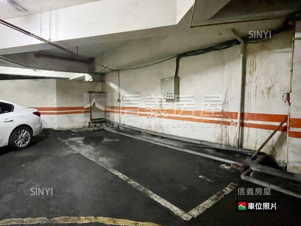 正中華東路☆三角窗店面房屋室內格局與周邊環境