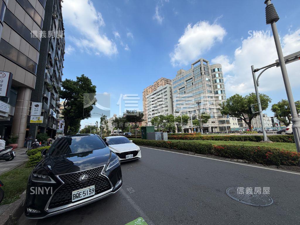 高雄寶成世紀商業辦公室房屋室內格局與周邊環境