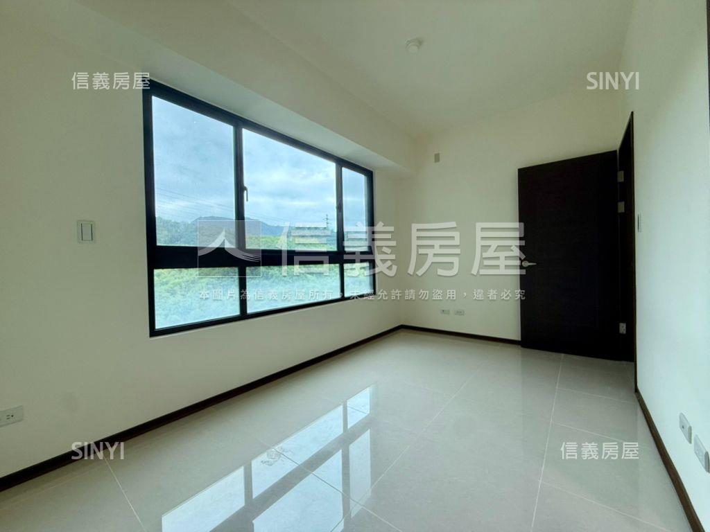 露臺森活｜里山鑽高樓３房房屋室內格局與周邊環境